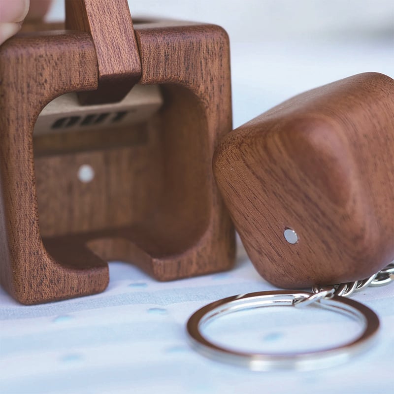 🔥Hot Selling：Creative Wooden Key Hooks with Funny Facial Expressions - Functional & Stylish Key