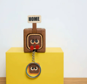 🔥Hot Selling：Creative Wooden Key Hooks with Funny Facial Expressions - Functional & Stylish Key